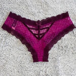 🪞 nwt VS cheeky cut out back panty
